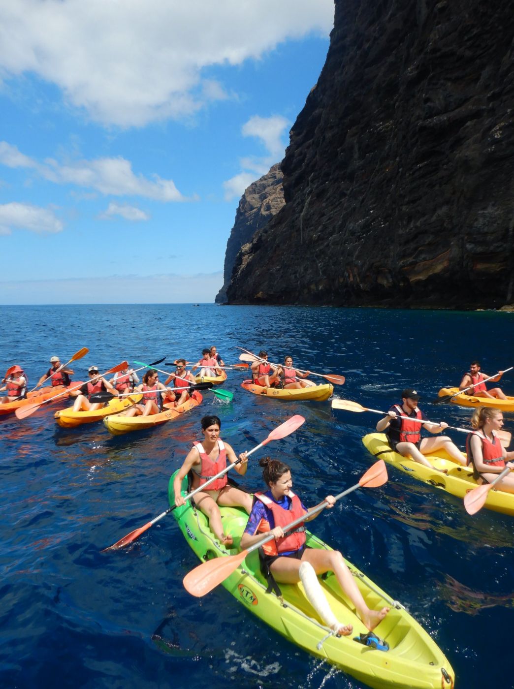 Back to Los Gigantes harbour in double kayaks