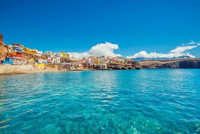 Playa y pueblo de Sardina del Norte, situado en el municipio de Gáldar en el noroeste de Gran Canaria