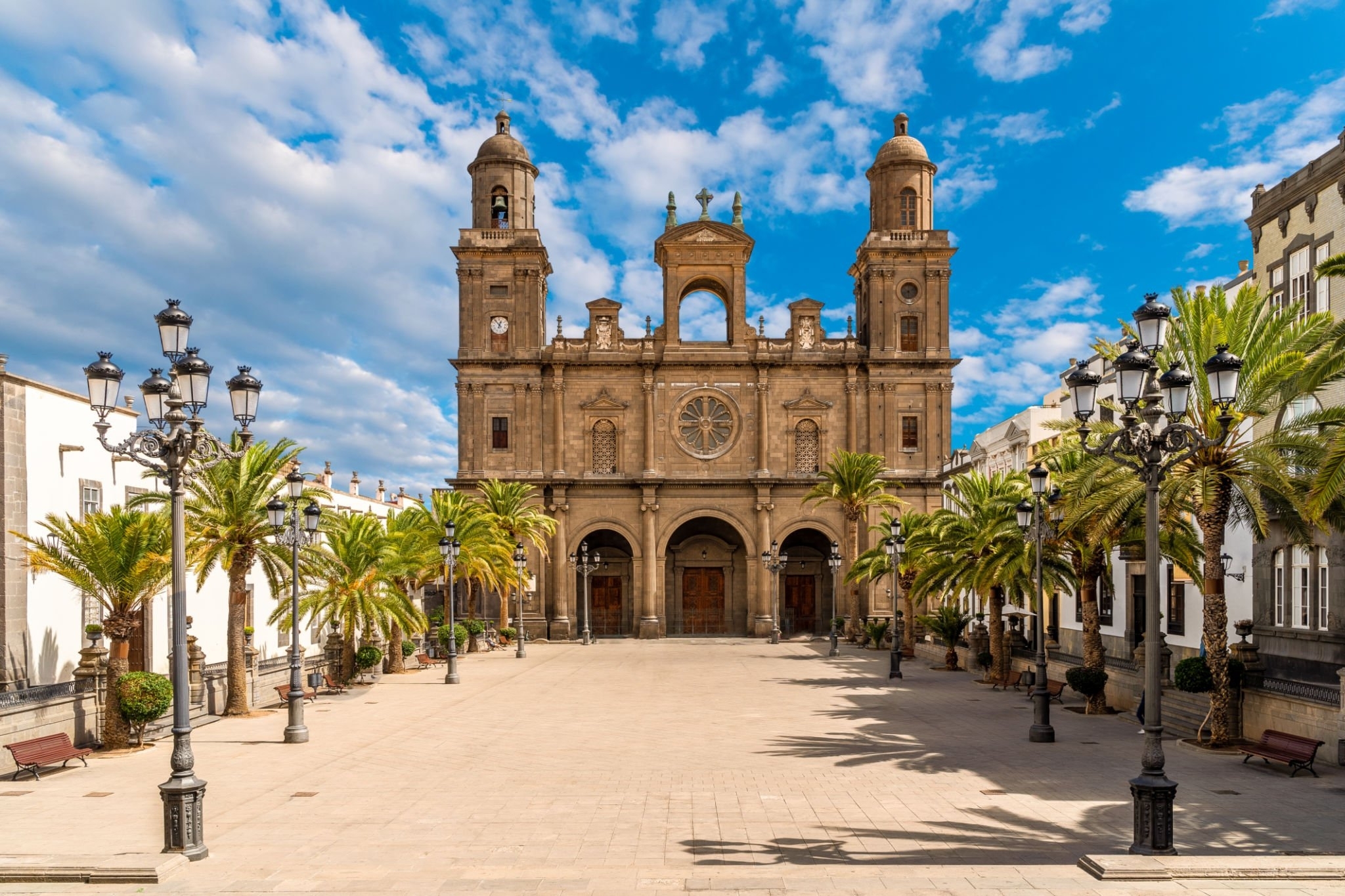 Plaza de Santa Ana and the cathedral in Vegueta, lined with palm trees