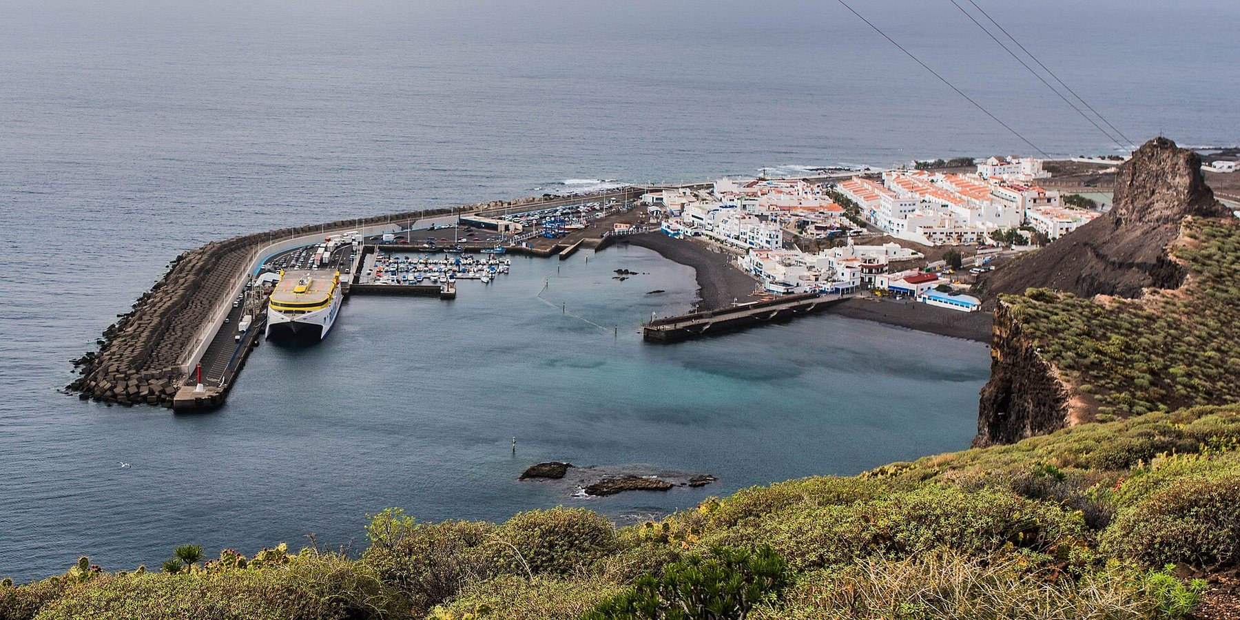 Puerto de las Nieves seen from the cliff, with the ferry at the quay