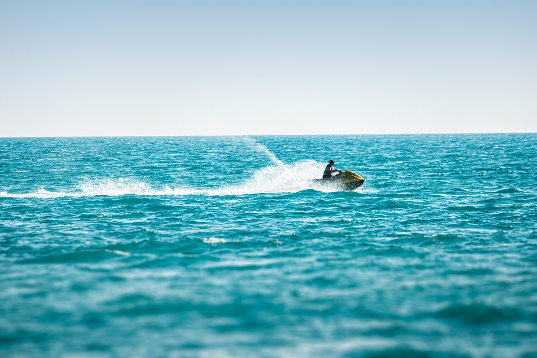 Moto de agua a toda velocidad