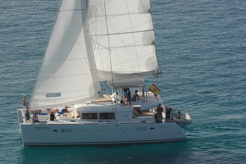 Catamarán Magic Deluxe (máx. 12 personas)