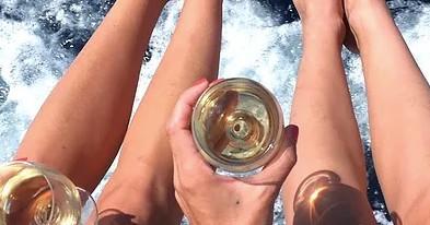 6 Hour VIP Private MOTOR Tour on BLUE JACK FUN